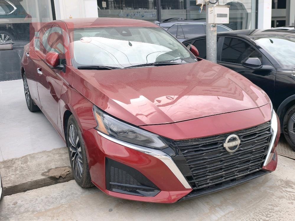 نيسان ألتيما